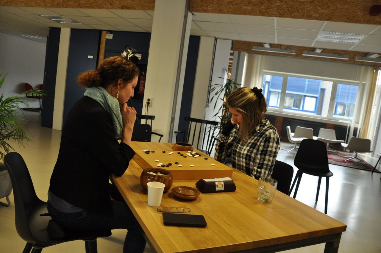 Marika (left) and Justyna (right) playing the final game