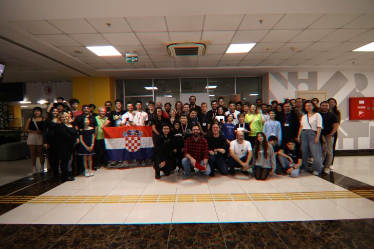 Group photo of the players and organisers after the closing ceremony